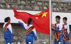 有關(guān)校園升旗廣場(chǎng)的作文