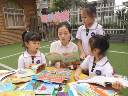 歡度六一四百作文校園活動(dòng)