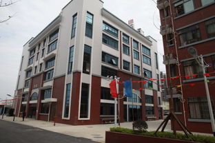 中學(xué)景物的作文,寫(xiě)中學(xué)景物的作文,校園里的一處景物作文350字