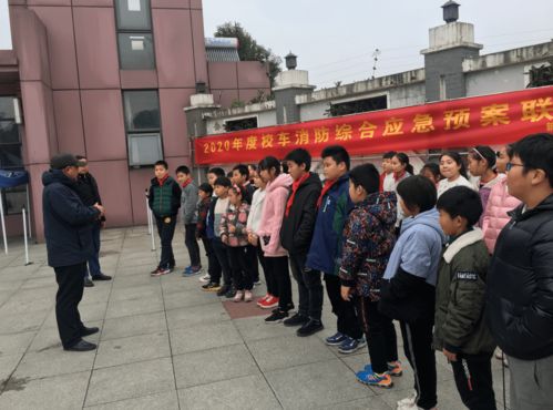 筑牢安全防火墻演消防演練進(jìn)校園作文