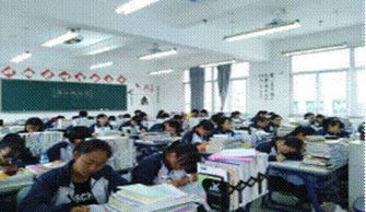 手機帶進(jìn)校園的利弊作文700字,帶手機進(jìn)校園的利弊英語(yǔ)作文,手機進(jìn)校園利弊議論文