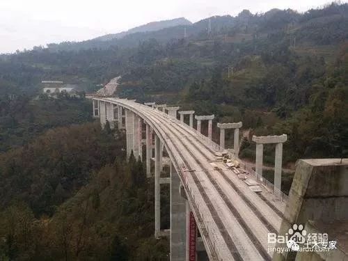 墩頂邊跨現澆段支架與掛藍組合施工注意事項