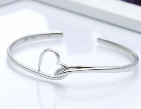 黃金手鐲佩戴注意事項,鉑金手鐲佩戴注意事項,黃金手鐲保養佩戴注意事項