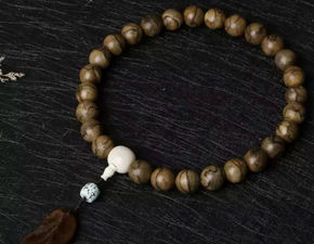 女人戴佛珠手注意事項