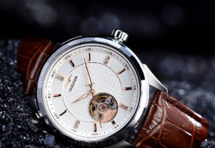 手表的日常佩戴注意事項,買(mǎi)勞力士手表注意事項,手表調整日期注意事項