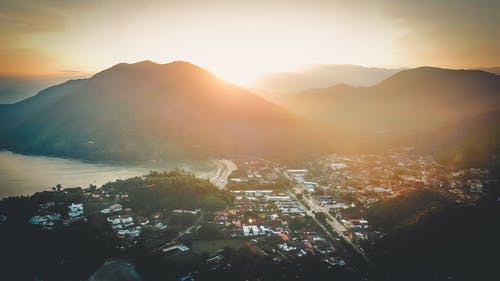 壓垮父親的一捆稻草