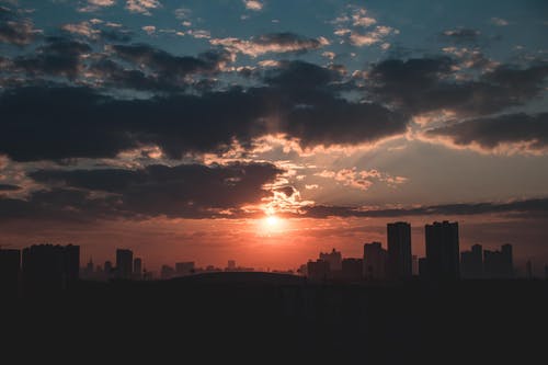 葉不凡碰瓷女司機小說(shuō)現代秦楚楚全章節閱讀